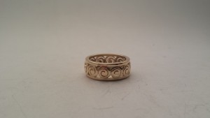 Anello lavorazioni Spirali nella sua versione in oro giallo da 18 kt