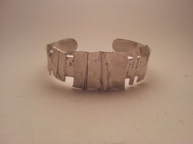 Bracciale artigianale in stile Antica Roma con bagno di platino e aperto