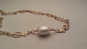 Collana d'oro, perle Giapponesi e perla Barocca
