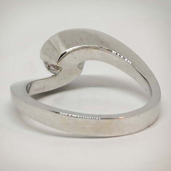 Anello di fidanzamento Abbraccio in oro bianco e diamante
