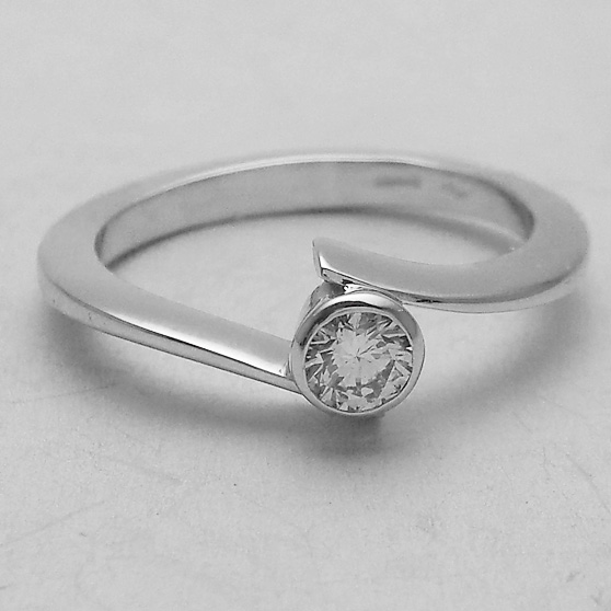 Anello con diamante solitario per fidanzamento
