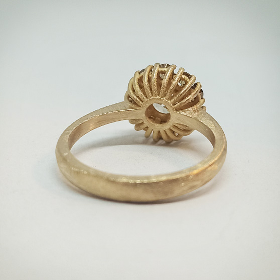 Dettaglio del castone anello di fidanzamento modello Retrò