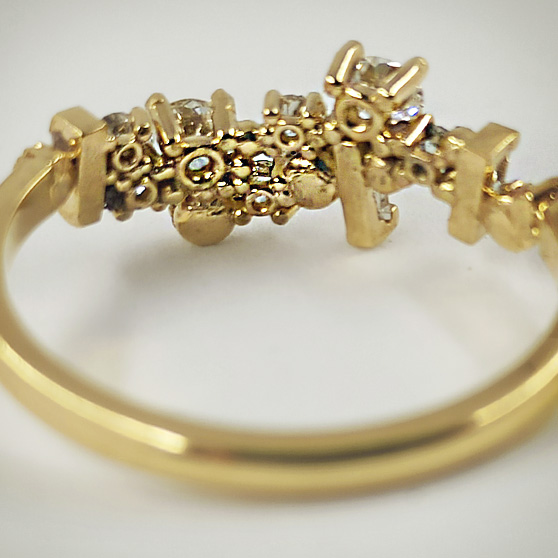 Anello di fidanzamento in oro e diamanti