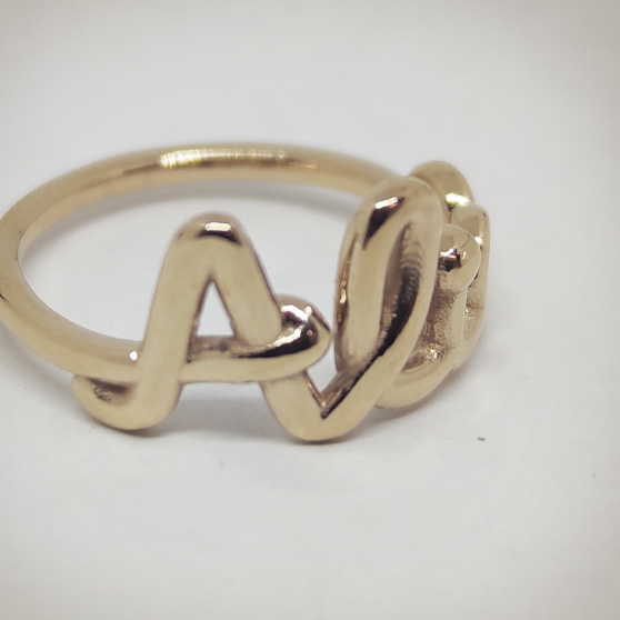 Anello con nome personalizzato in oro