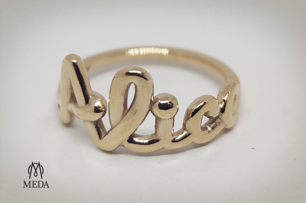 Anello in oro My Ring personalizzato con nome Meda Orafi
