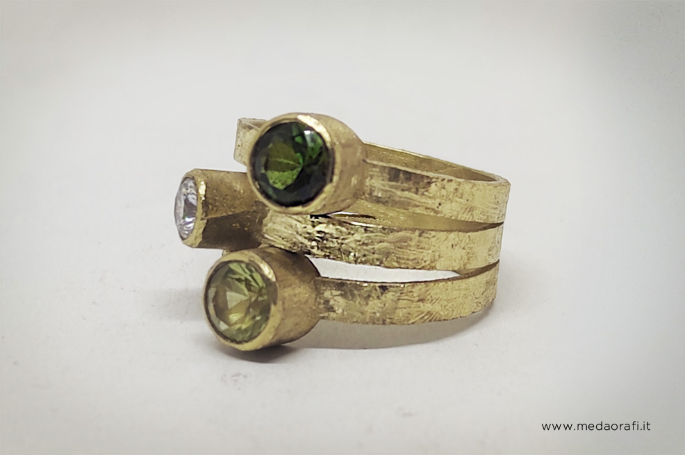 Anello Semplice Trilogy, vista leggermente laterale