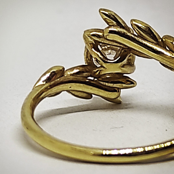 Anello Ulivo, dettaglio posteriore della struttura del castone