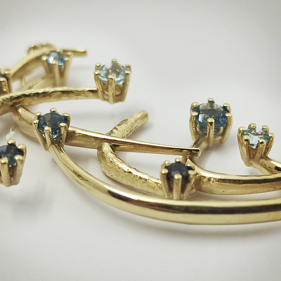 Collana in oro giallo e pietre semipreziose, dettaglio delle pietre