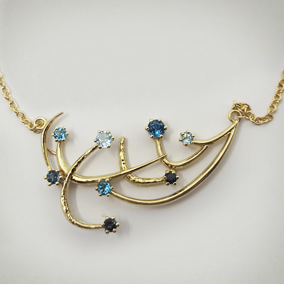 Collana in oro giallo e pietre semipreziose
